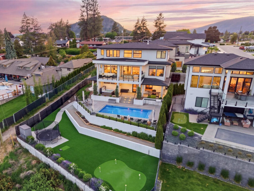 What This Award-Winning West Kelowna Home Gets Right About Family-Centered Luxury
